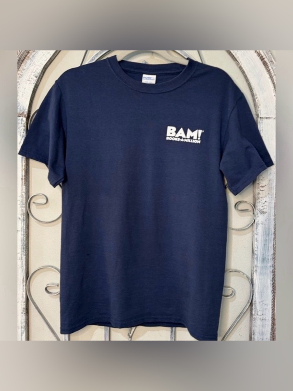 Books-a-Million Men's T-Shirt Size Small #1020